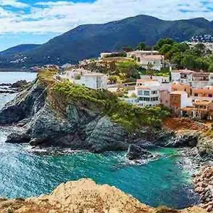 Con Piscina En , Llançà España